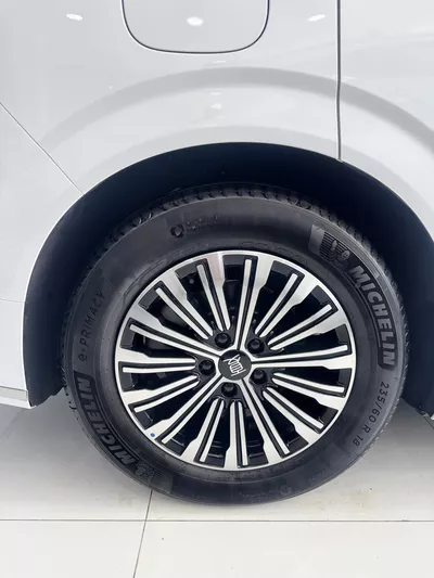 BYD XIA DM-I 2025 thumbnail 5