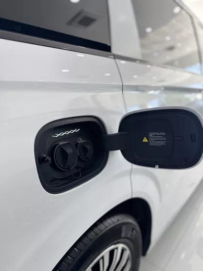 BYD XIA DM-I 2025 thumbnail 6