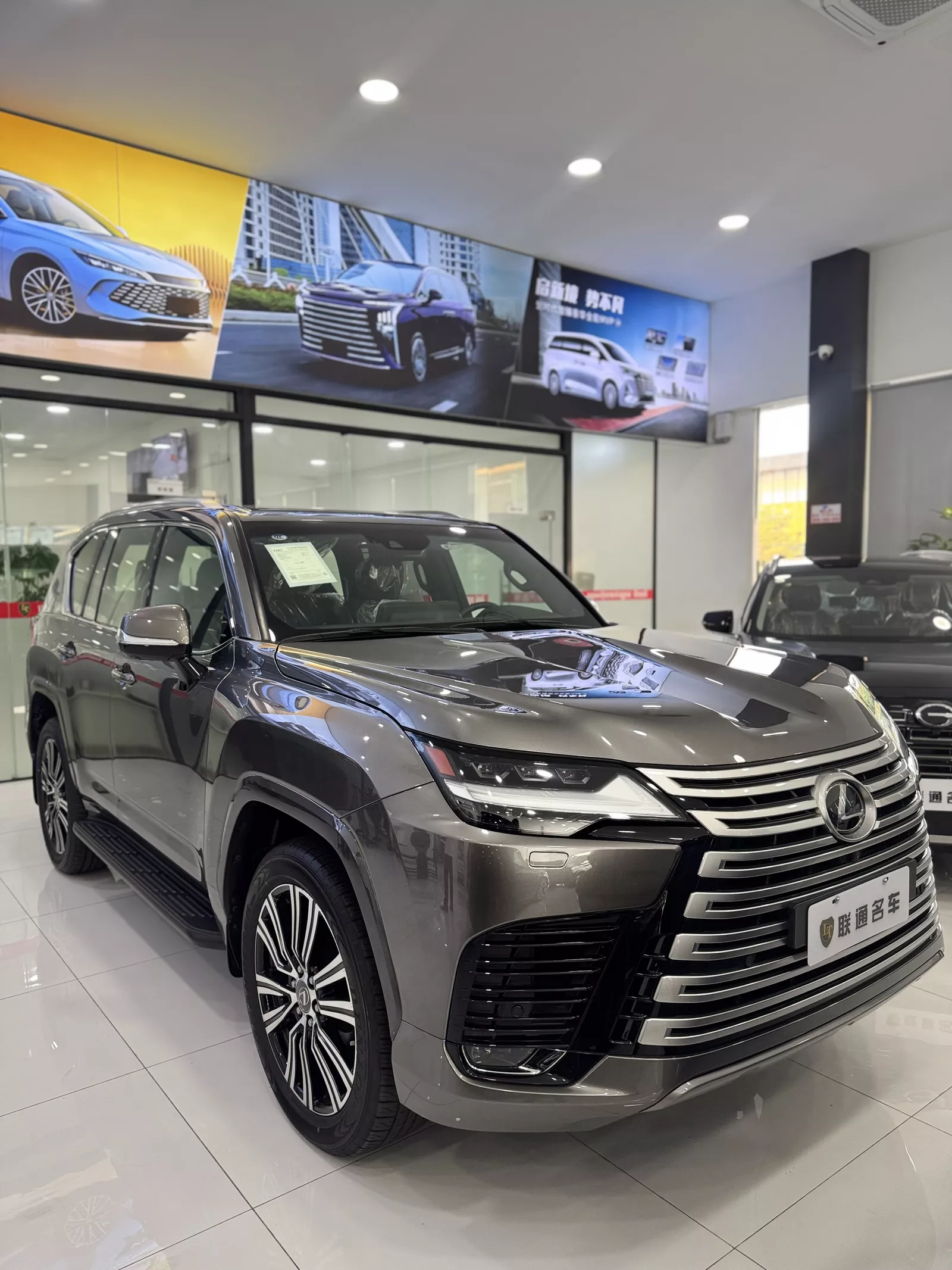 Lexus LX570 2023 photo 2