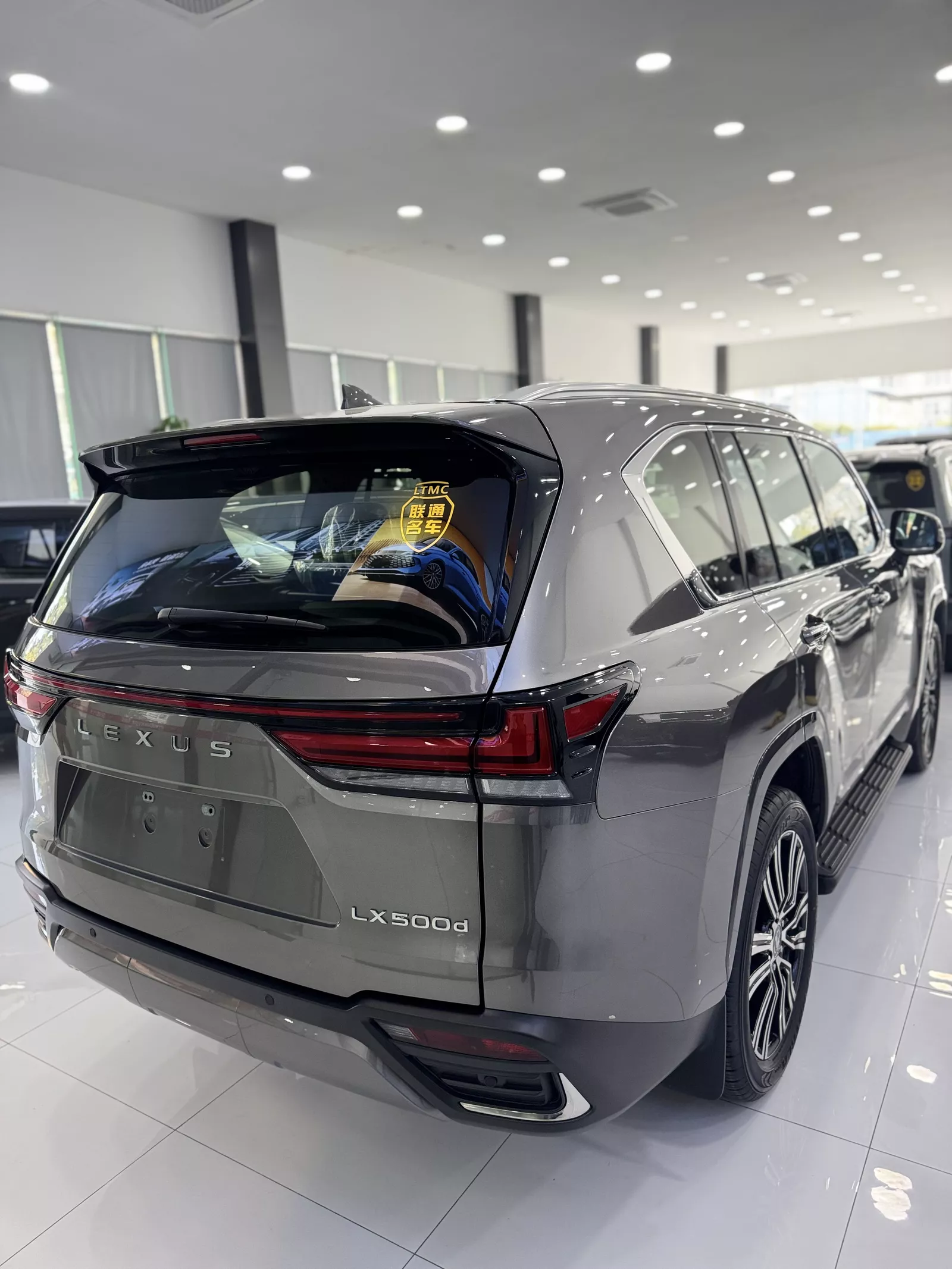 Lexus LX570 2023 photo 3