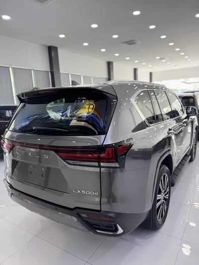 Lexus LX570 2023 thumbnail 3