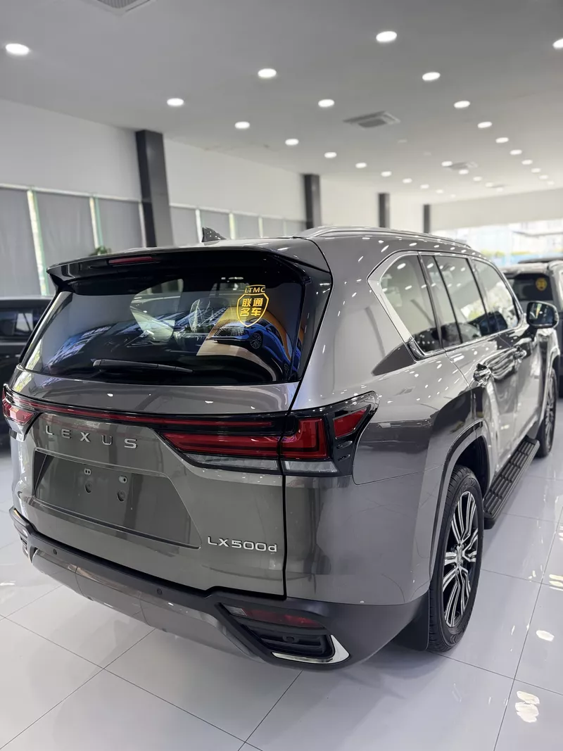 Lexus LX570 2023 preview 3