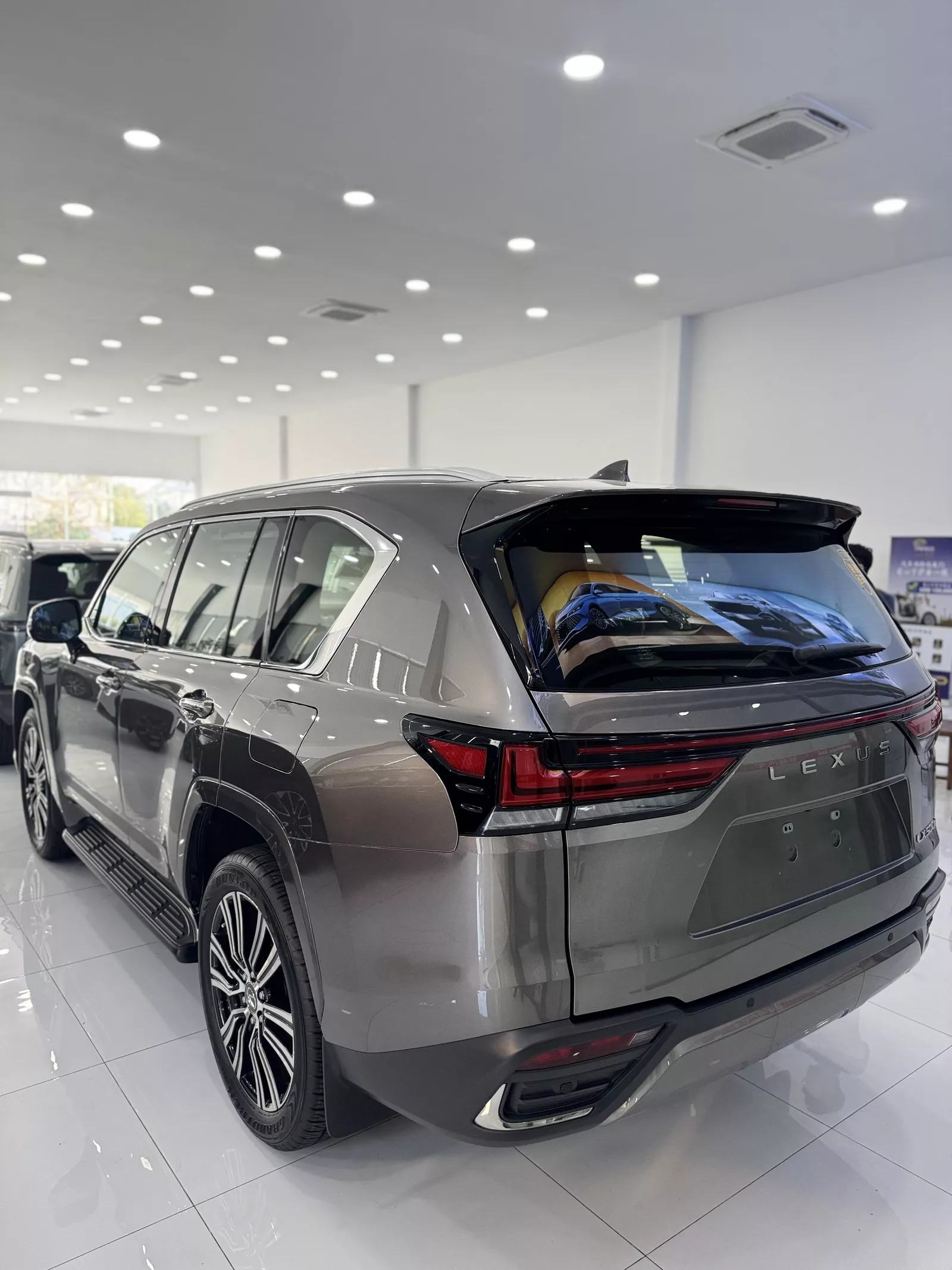 Lexus LX570 2023 photo 4
