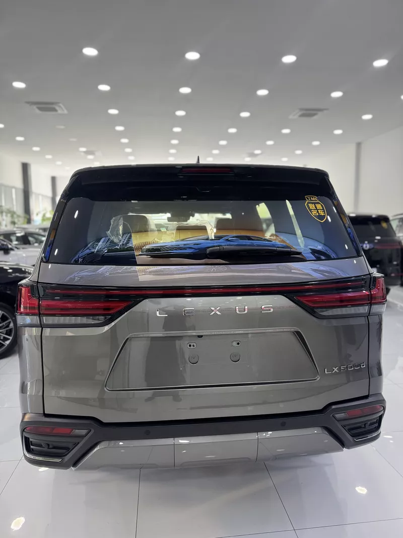 Lexus LX570 2023 preview 5