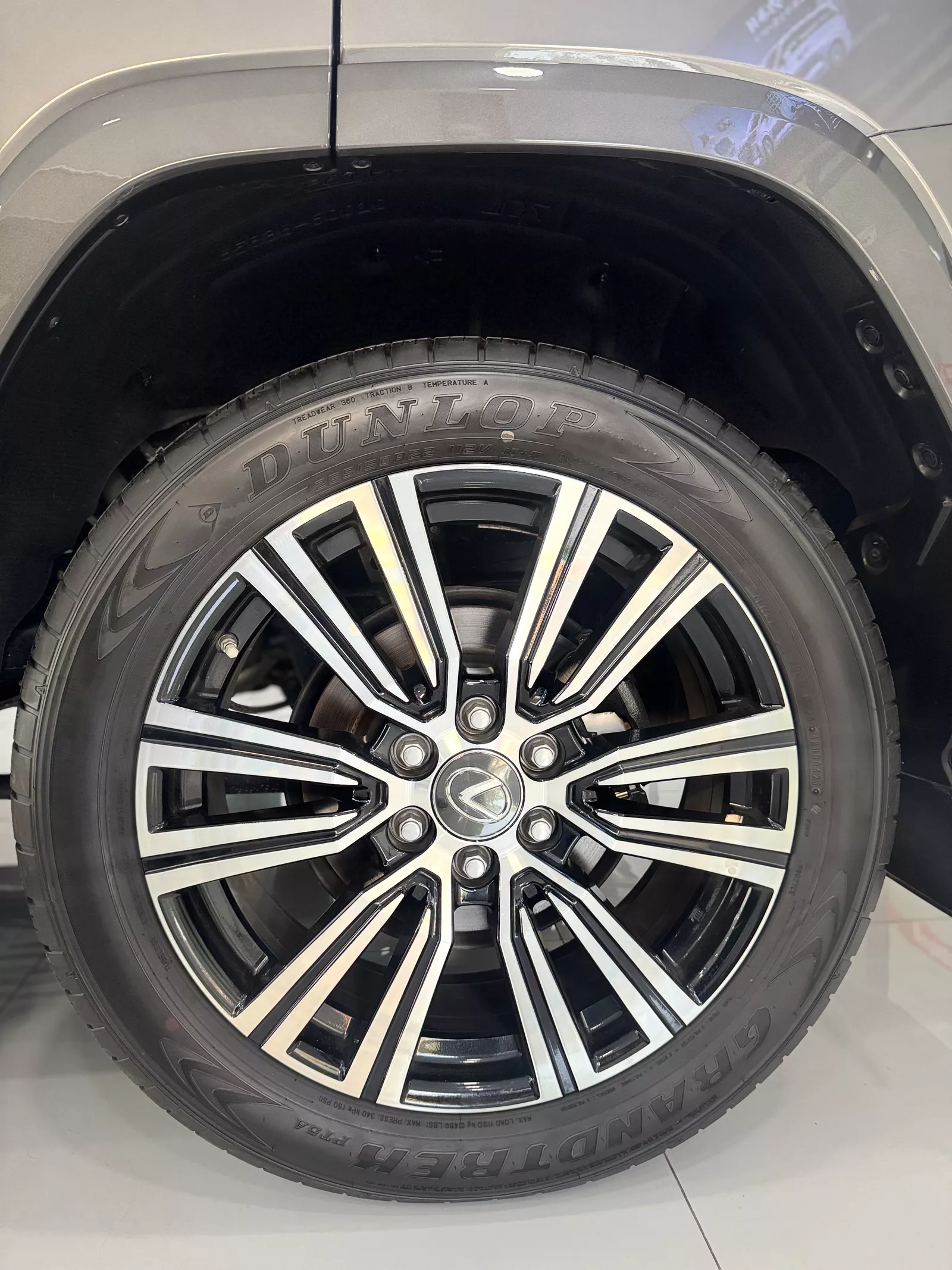 Lexus LX570 2023 photo 6