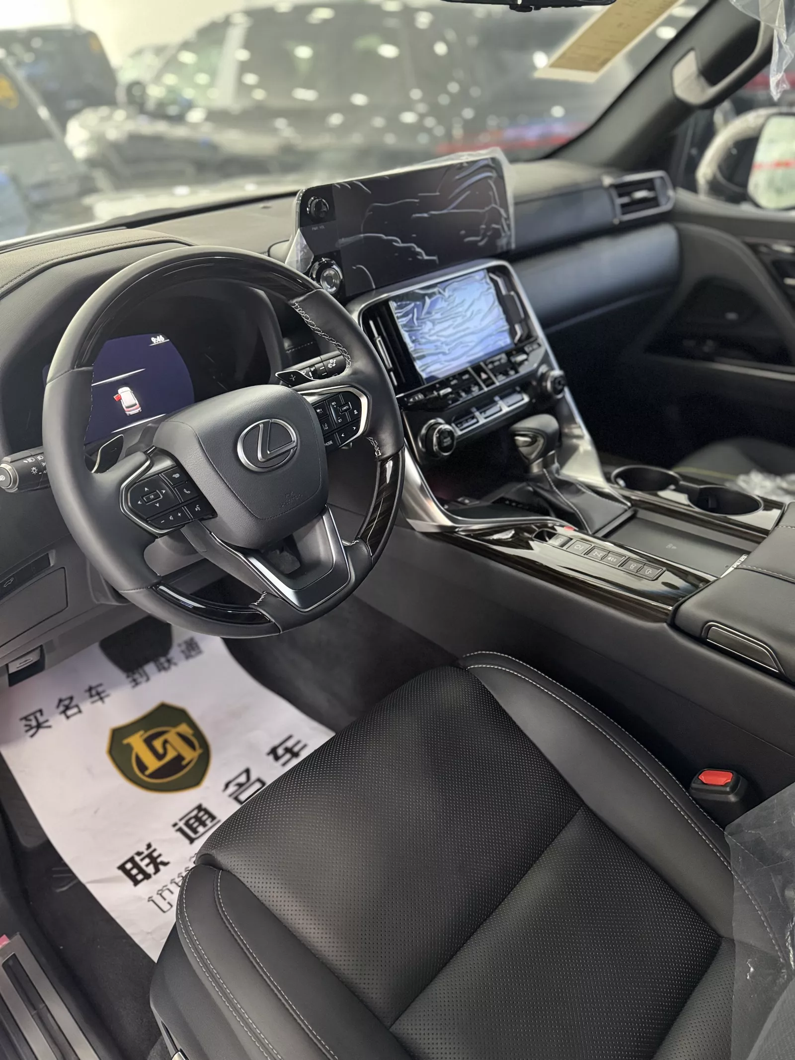 Lexus LX570 2023 photo 7