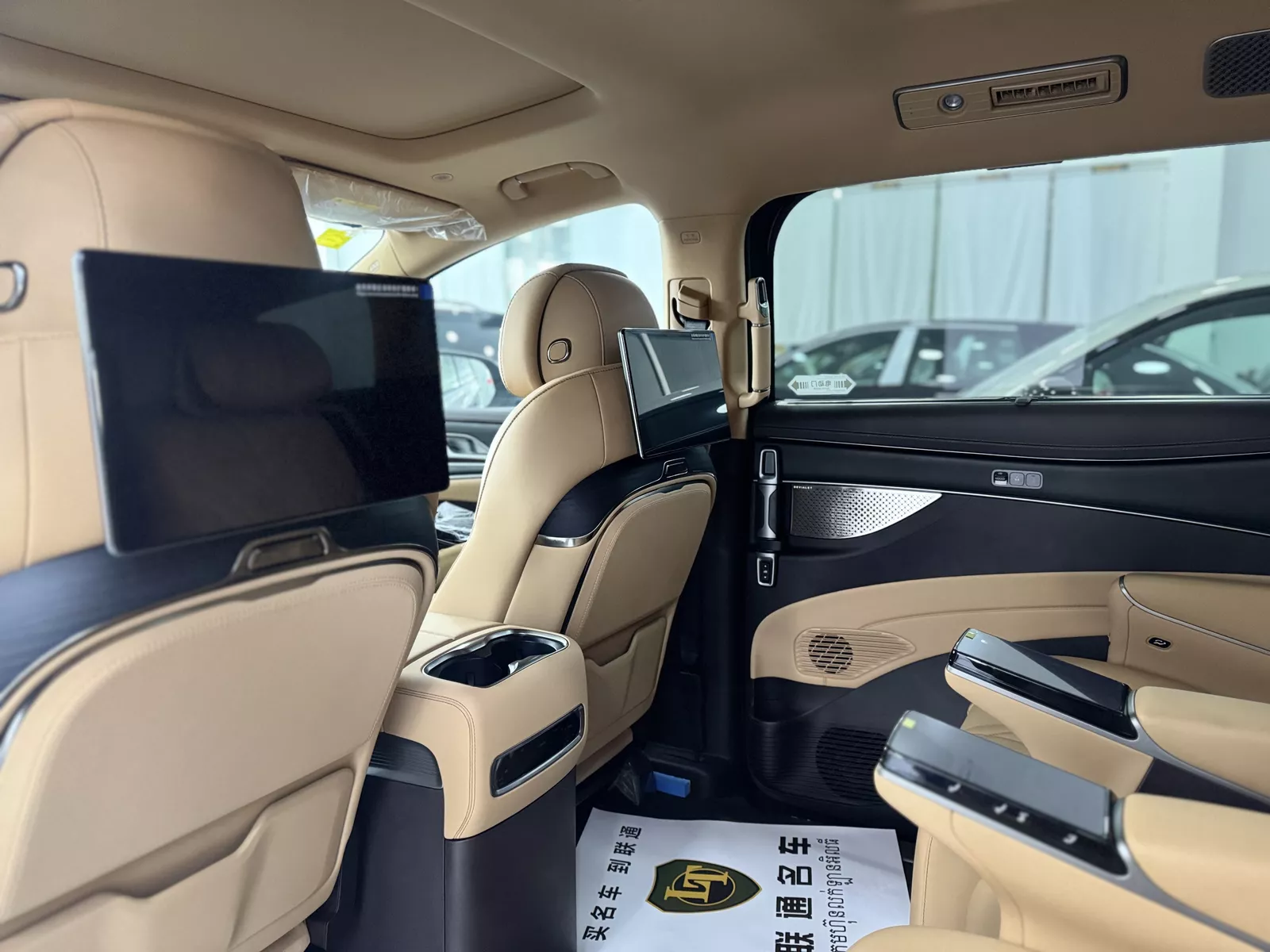 BYD Denza D9 2025 photo 9
