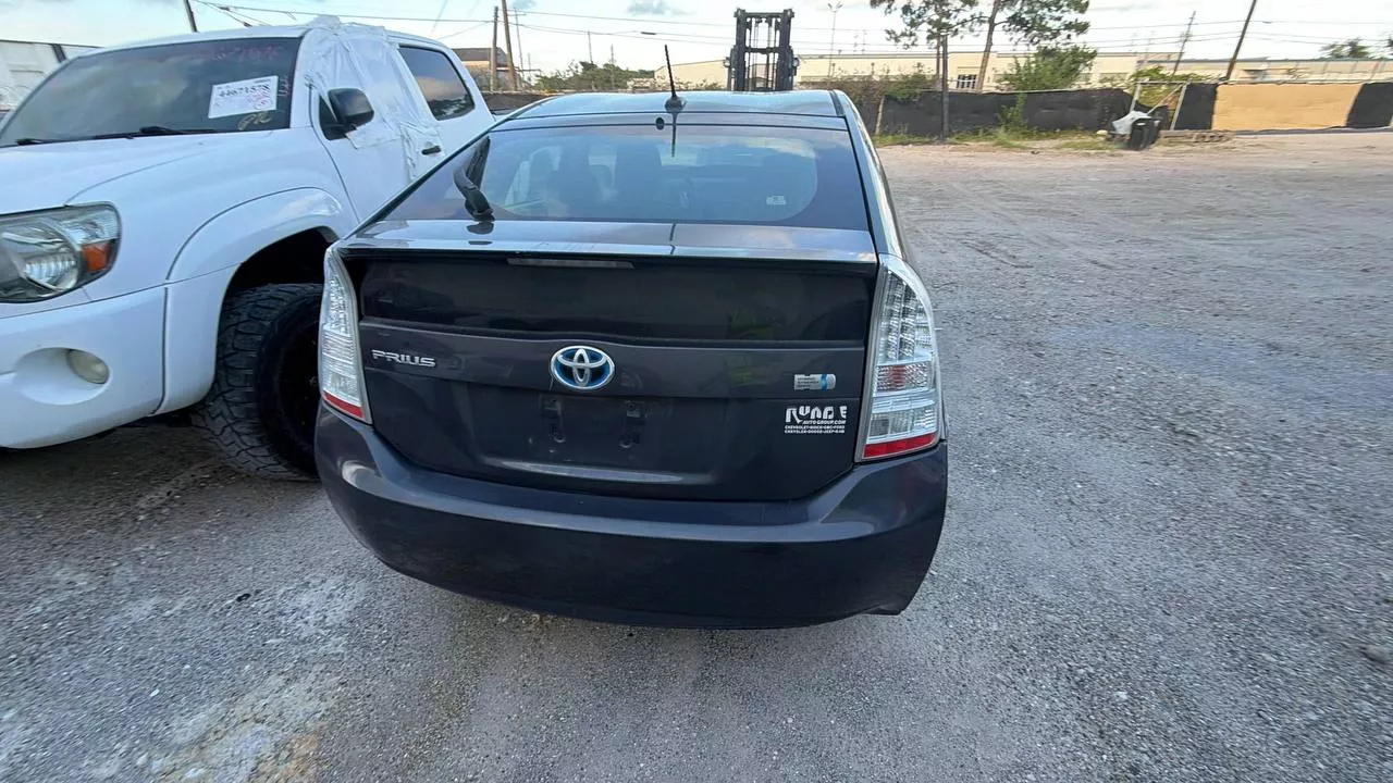 Toyota Prius 2010 photo 2