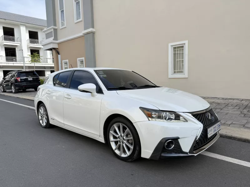 Lexus CT 2012 preview 2