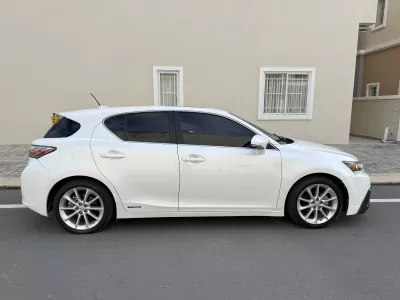 Lexus CT 2012 thumbnail 3